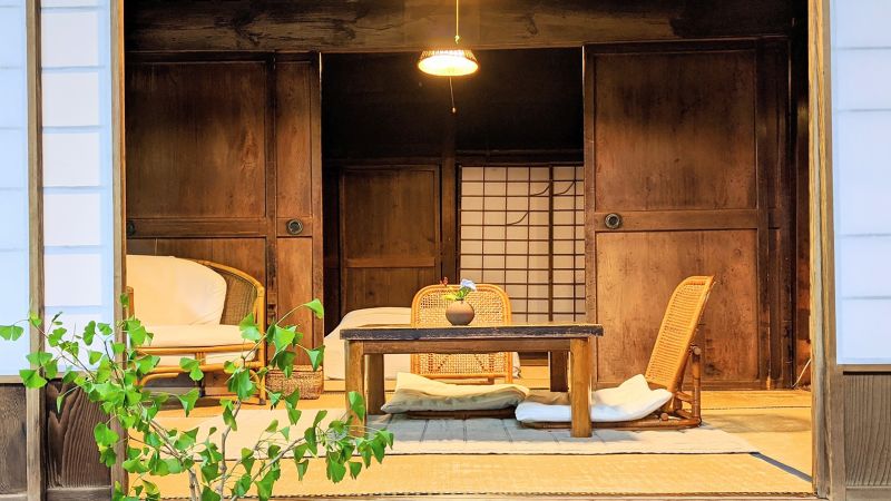 Japonya kırsalında terk edilmiş bir 'hayalet ev' satın aldılar